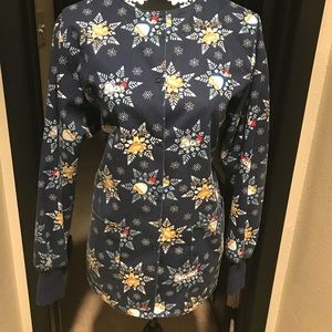 Crest scrub button up - XS